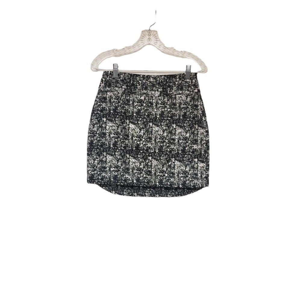Banana Republic Low-Hi Length Mini Wool Skirt Color Black & White Size 0